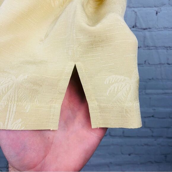 Tommy Bahama 100% Silk Yellow Hawaiian Button Up Men's Sz Medium - Picture 7 of 9